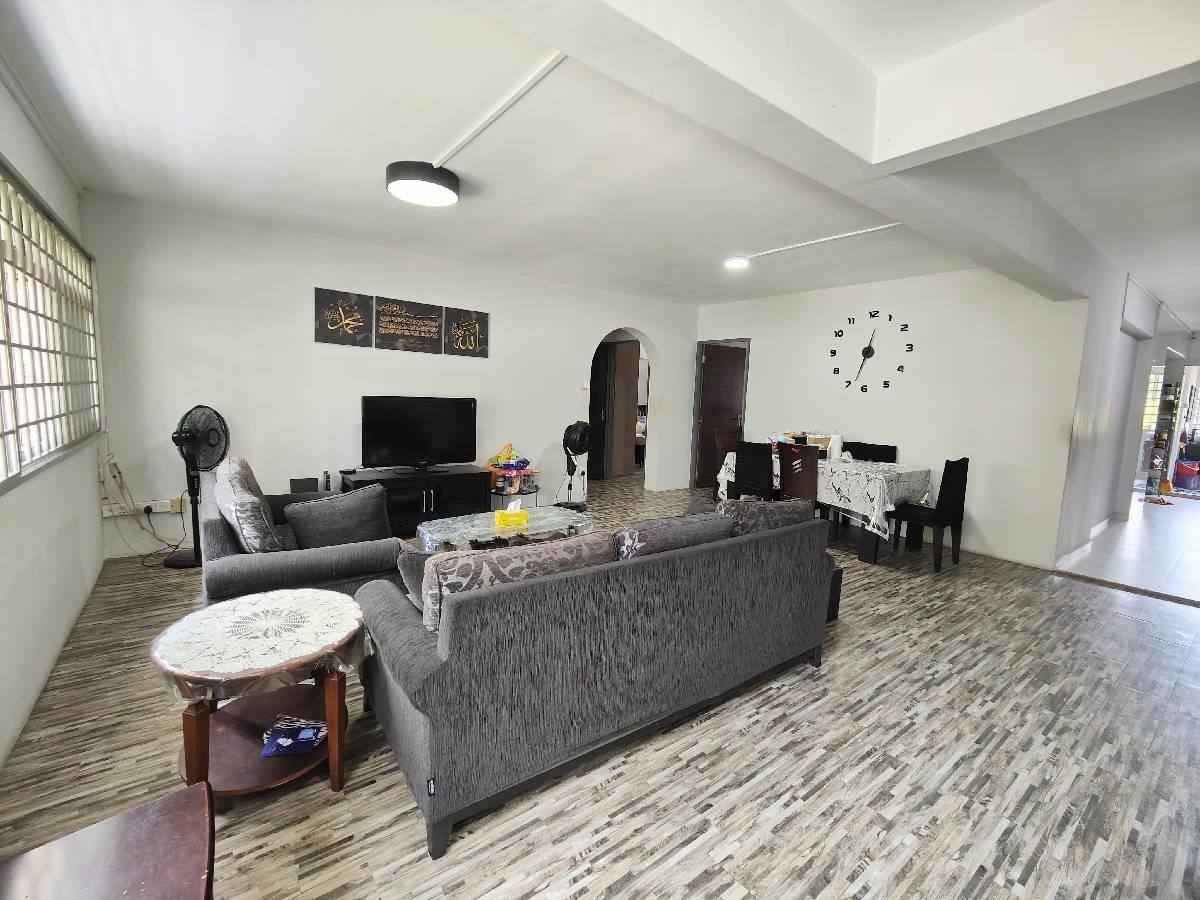 HDB Apartment for Sale, 872 Woodlands Street 81 HDB Apartment For Sale, $698,000, 3 Bed 2 Bath 1,464 sqft $477.00 psf, SGD 698,000 | 99-year Leasehold