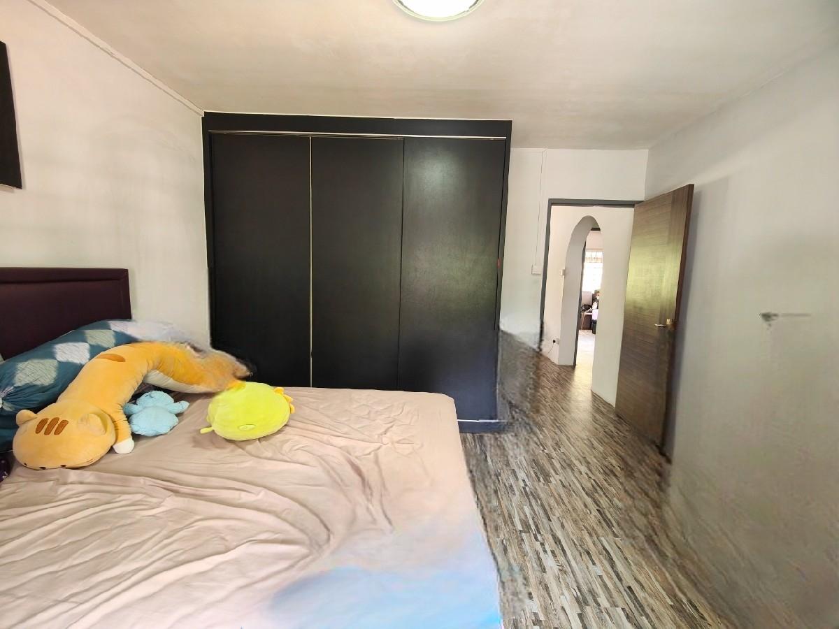 HDB Apartment for Sale, 872 Woodlands Street 81 HDB Apartment For Sale, $698,000, 3 Bed 2 Bath 1,464 sqft $477.00 psf, SGD 698,000 | 99-year Leasehold