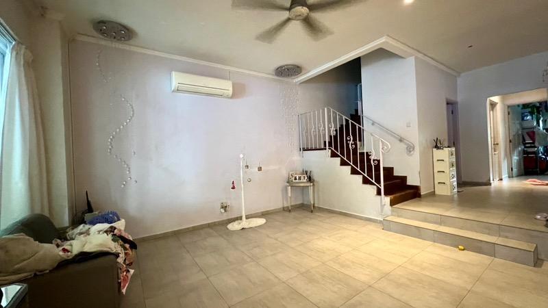 Prop-GPT: Terrace: D17  Loyang Besar Close