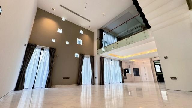 Prop-GPT: Semi-Detached: D15   D15 Brand New 2.5 Storey Semi D With Pool And Lift 