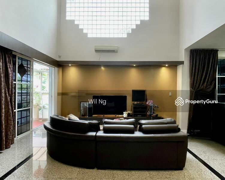 Prop-GPT: Detached: D23 Choa Chu Kang A Well Build Home With Wide Frontage @ Phoenix! Walking Distance To MRT & Malls