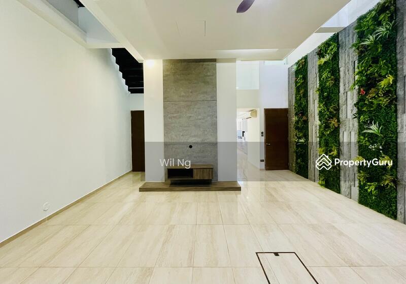 Prop-GPT: Terrace: D09 Cairnhill Renovated 3.5 Storey Terrace w/lift & 2 car park, 5mins walk to Orchard