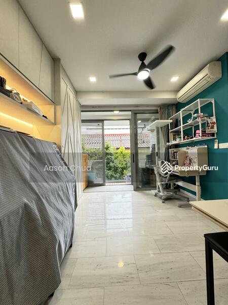 Prop-GPT: Condominium: D11  D' Chateau @ Shelford