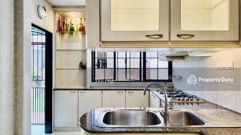 Semi-Detached for Sale, Escape to a Resort-Style Oasis: 3 Spacious Bedrooms, Charming Gdn Home, SGD 9,000,000 | Freehold