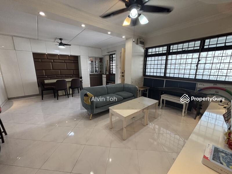 Prop-GPT: HDB Flat: D25  787D Woodlands Crescent