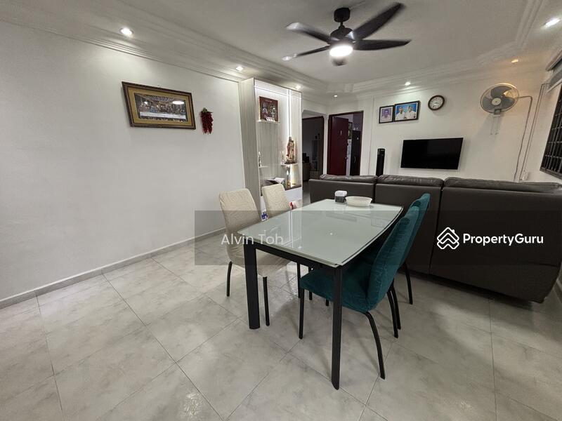 Prop-GPT: HDB Flat: D27  424 Canberra Road