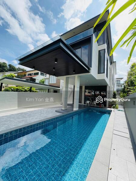 Prop-GPT: Bungalow: D10 Holland Brand New & Luxury Bungalow with Lift & pool, quality finishes, Fair face concrete featured wall