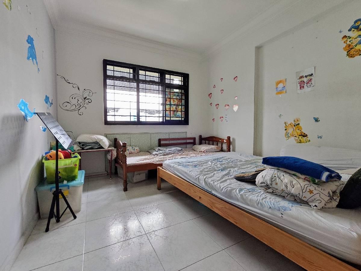HDB Apartment for Sale, 288A Jurong East Street 21 HDB Apartment For Sale, $868,000, 4 Bed 2 Bath 1,324 sqft $656.00 psf, SGD 868,000 | 99-year Leasehold