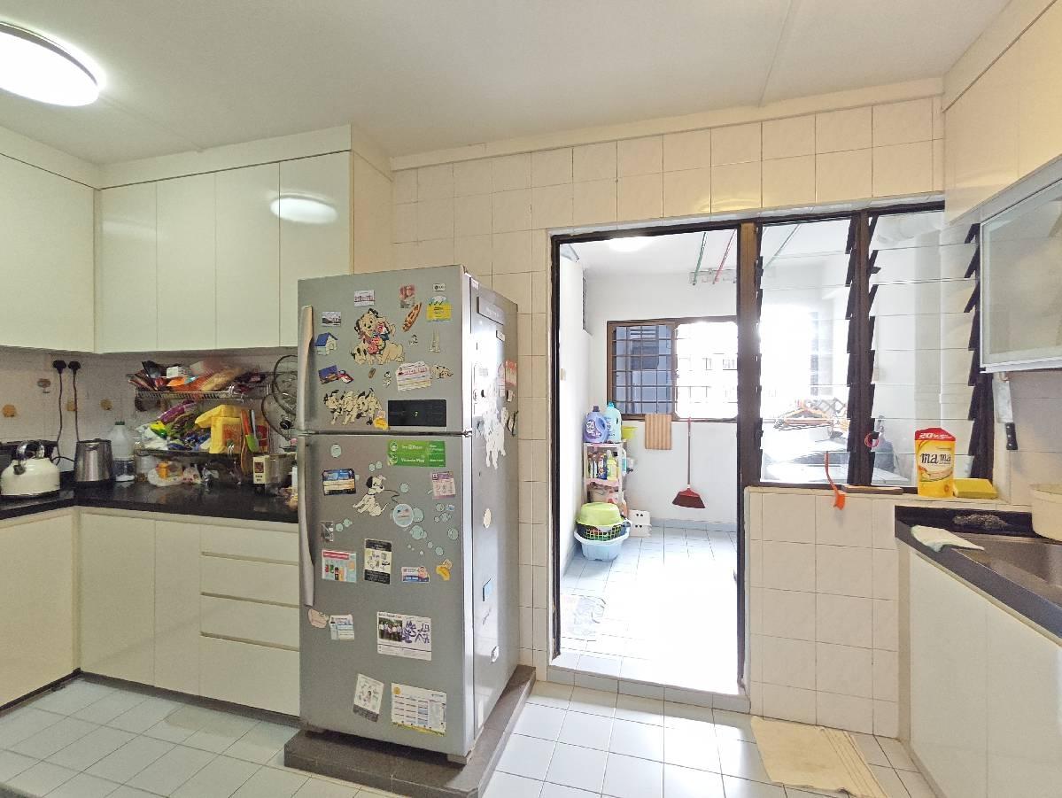 HDB Apartment for Sale, 288A Jurong East Street 21 HDB Apartment For Sale, $868,000, 4 Bed 2 Bath 1,324 sqft $656.00 psf, SGD 868,000 | 99-year Leasehold