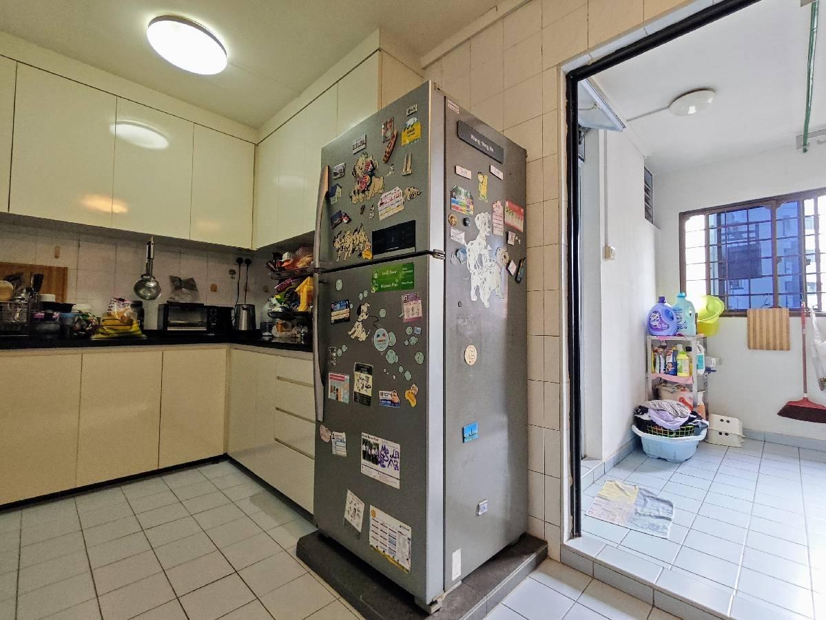 HDB Apartment for Sale, 288A Jurong East Street 21 HDB Apartment For Sale, $868,000, 4 Bed 2 Bath 1,324 sqft $656.00 psf, SGD 868,000 | 99-year Leasehold