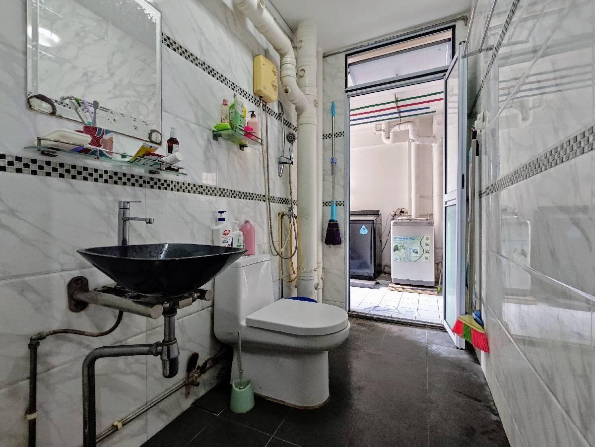 HDB Apartment for Sale, 288A Jurong East Street 21 HDB Apartment For Sale, $868,000, 4 Bed 2 Bath 1,324 sqft $656.00 psf, SGD 868,000 | 99-year Leasehold