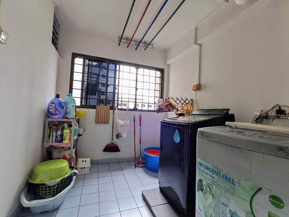 HDB Apartment for Sale, 288A Jurong East Street 21 HDB Apartment For Sale, $868,000, 4 Bed 2 Bath 1,324 sqft $656.00 psf, SGD 868,000 | 99-year Leasehold