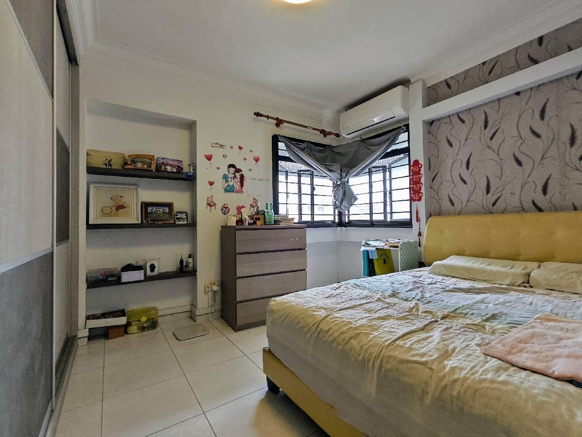 HDB Apartment for Sale, 288A Jurong East Street 21 HDB Apartment For Sale, $868,000, 4 Bed 2 Bath 1,324 sqft $656.00 psf, SGD 868,000 | 99-year Leasehold