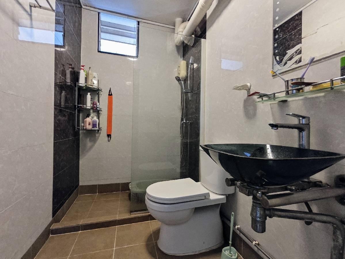 HDB Apartment for Sale, 288A Jurong East Street 21 HDB Apartment For Sale, $868,000, 4 Bed 2 Bath 1,324 sqft $656.00 psf, SGD 868,000 | 99-year Leasehold