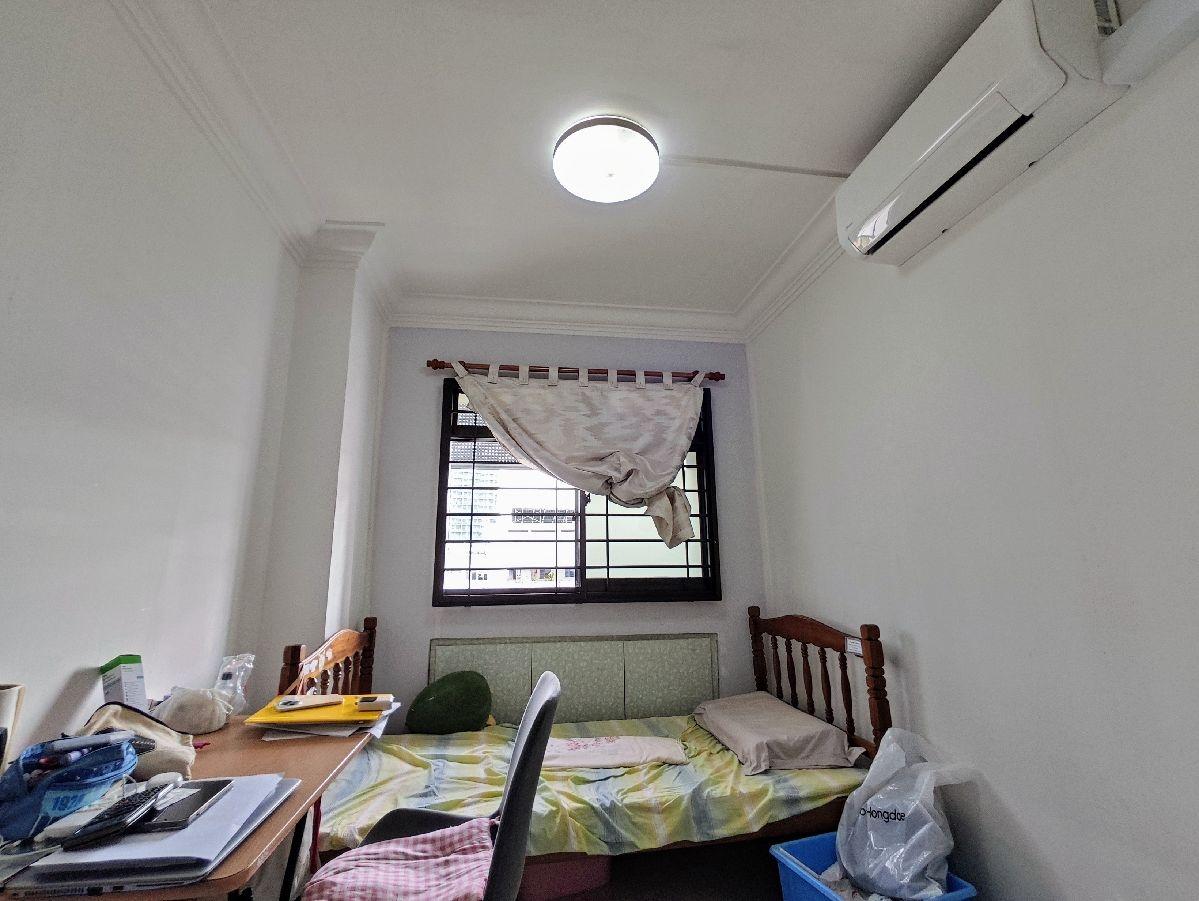 HDB Apartment for Sale, 288A Jurong East Street 21 HDB Apartment For Sale, $868,000, 4 Bed 2 Bath 1,324 sqft $656.00 psf, SGD 868,000 | 99-year Leasehold