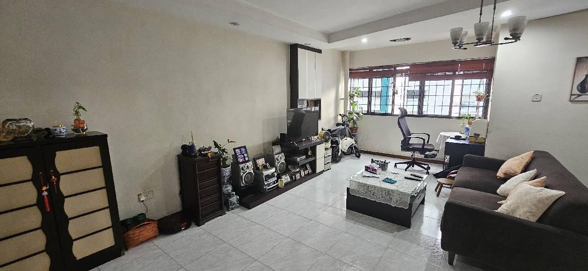 Prop-GPT: HDB Apartment: D19  305A Anchorvale Link