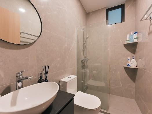 HDB Apartment for Sale, 271 Toh Guan Road HDB Apartment For Sale, $750,000, 3 Bed 2 Bath 1,076 sqft $697.00 psf, SGD 750,000 | 99-year Leasehold