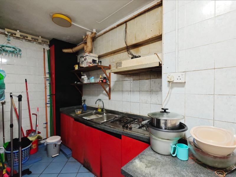 HDB Apartment for Sale, 575 Woodlands Glen HDB Apartment For Sale, $520,000, 3 Bed 2 Bath 925 sqft $562.00 psf, SGD 520,000 | 99-year Leasehold