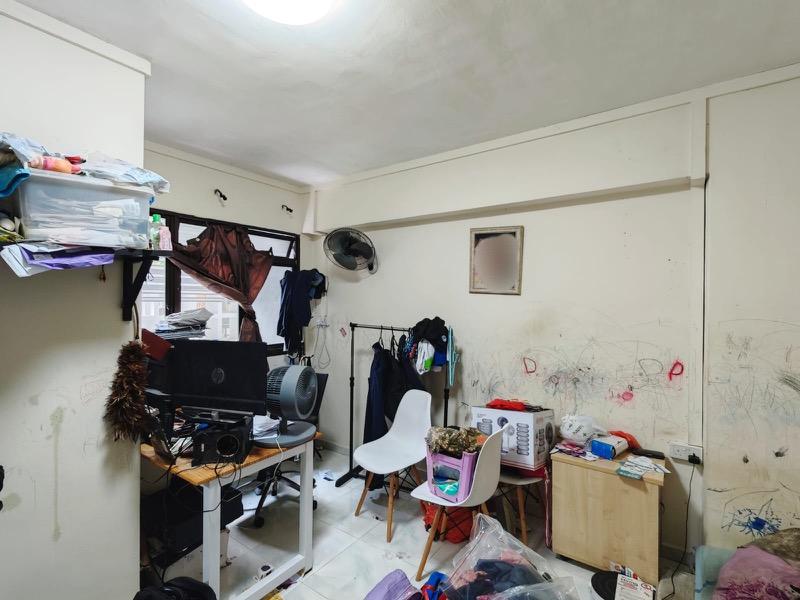 HDB Apartment for Sale, 575 Woodlands Glen HDB Apartment For Sale, $520,000, 3 Bed 2 Bath 925 sqft $562.00 psf, SGD 520,000 | 99-year Leasehold