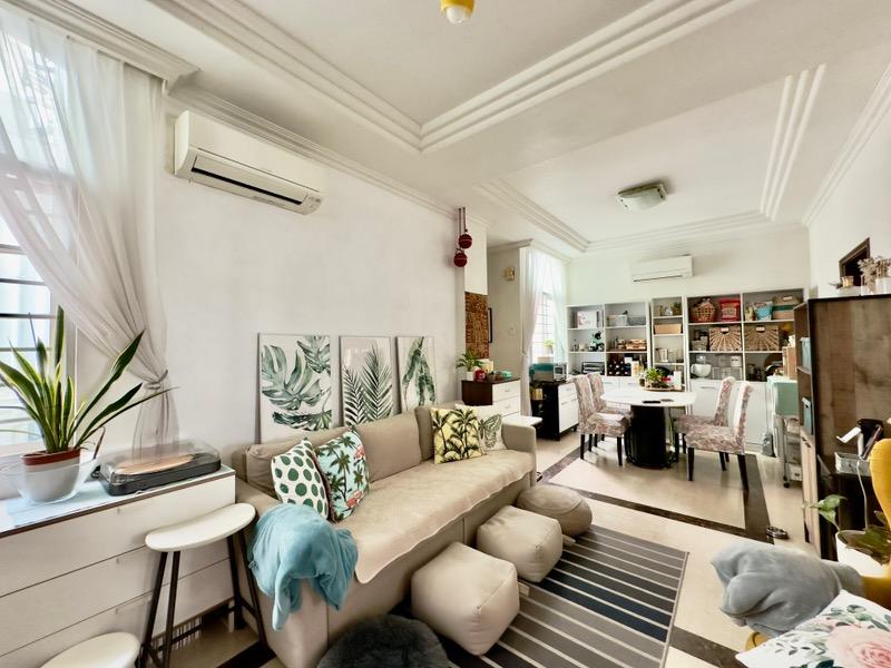 Condominium for Sale, De Casalle Condominium For Sale, $2,150,000, 3 Bed 2 Bath 1,184 sqft $1,816.00 psf, SGD 2,150,000 | Freehold