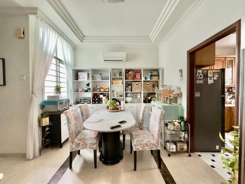 Condominium for Sale, De Casalle Condominium For Sale, $2,150,000, 3 Bed 2 Bath 1,184 sqft $1,816.00 psf, SGD 2,150,000 | Freehold