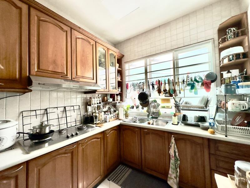 Condominium for Sale, De Casalle Condominium For Sale, $2,150,000, 3 Bed 2 Bath 1,184 sqft $1,816.00 psf, SGD 2,150,000 | Freehold