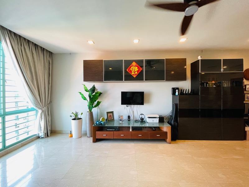 Prop-GPT: Condominium: D23  Hazel Park Condo