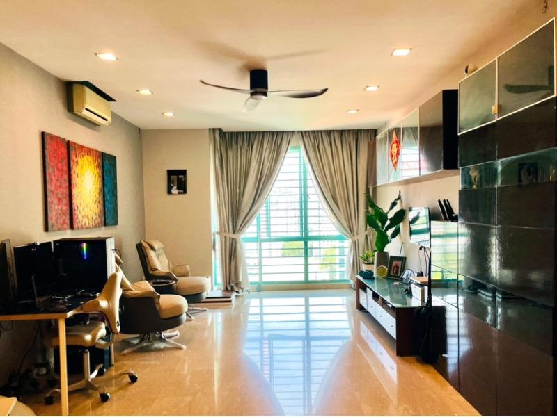 Prop-GPT: Condominium: D23  Hazel Park Condo