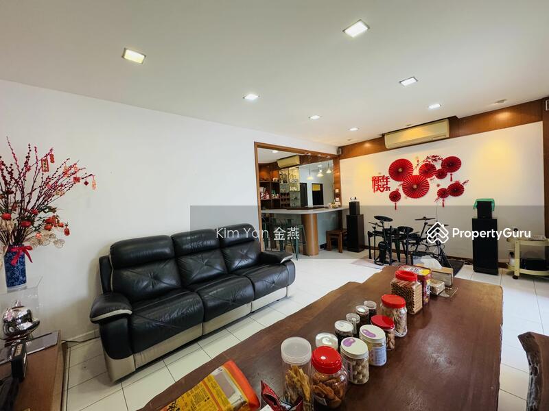 Prop-GPT: Terrace: D26  Renovated Freehold Terrace with good land size&great space, quiet place yet easy access to amenities
