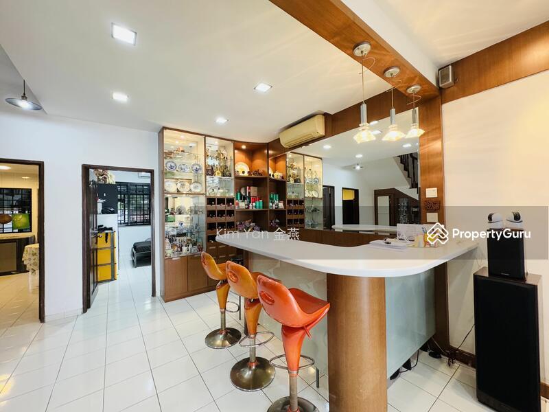 Renovated Freehold Terrace with good land size&great space, quiet place yet easy access to amenities