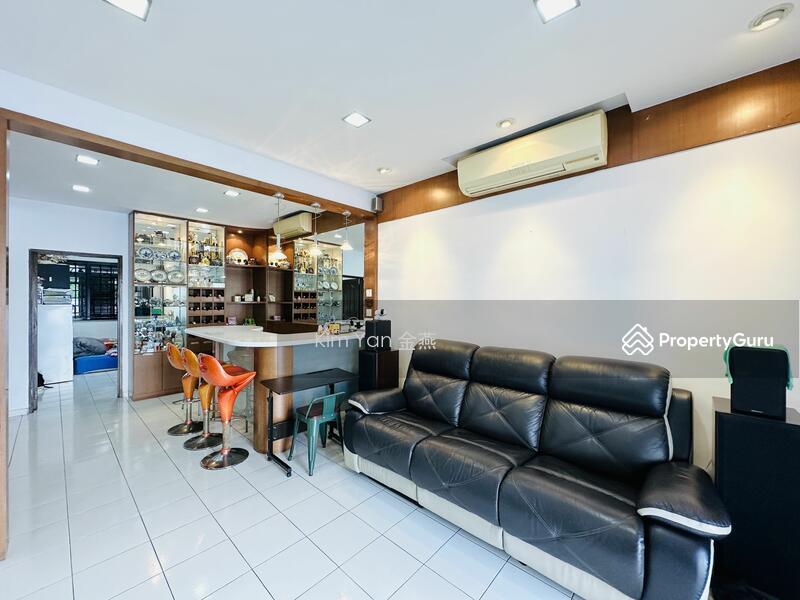 Renovated Freehold Terrace with good land size&great space, quiet place yet easy access to amenities