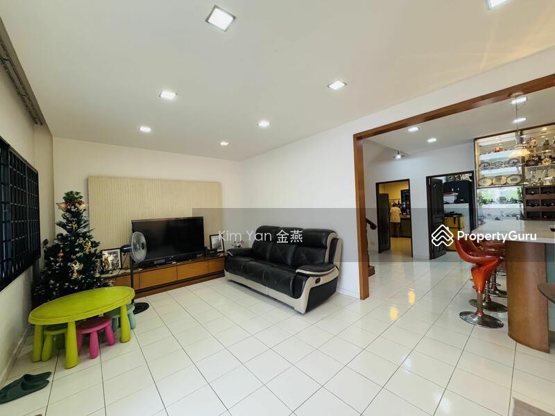 Renovated Freehold Terrace with good land size&great space, quiet place yet easy access to amenities