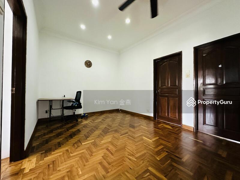 Renovated Freehold Terrace with good land size&great space, quiet place yet easy access to amenities