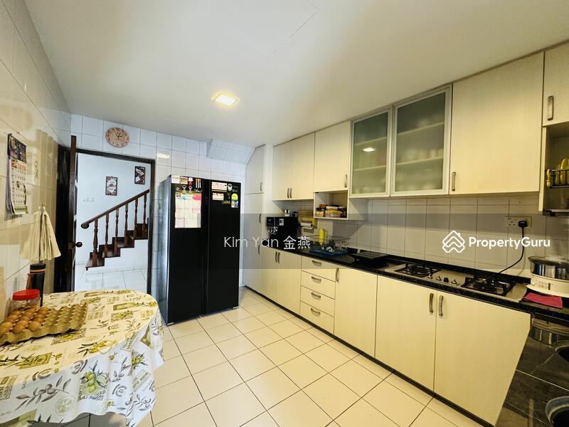 Renovated Freehold Terrace with good land size&great space, quiet place yet easy access to amenities