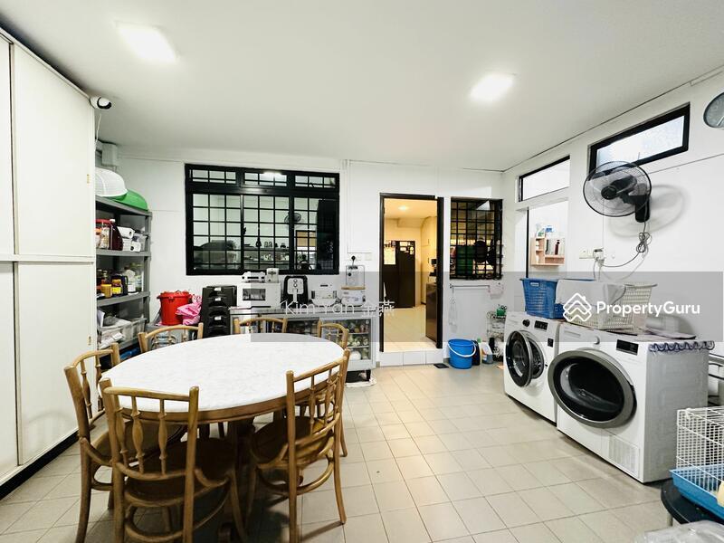 Renovated Freehold Terrace with good land size&great space, quiet place yet easy access to amenities