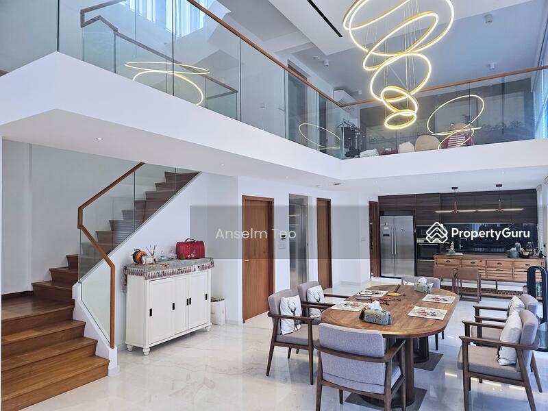Prop-GPT: Detached: D19  D19 Modern 3.5 Sty Basement Detached @ Charlton, Kovan