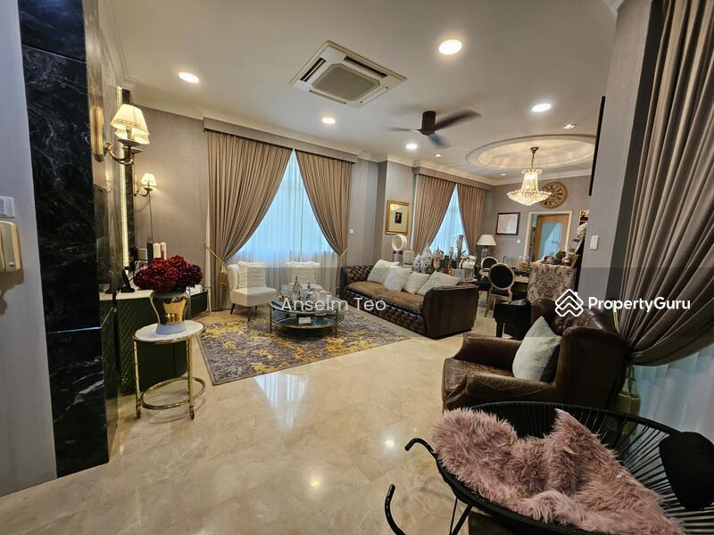 Prop-GPT: Semi-Detached: D17  Changi Airport Jewel Beautiful Renovated 3-storey Semi-D Changi Heights