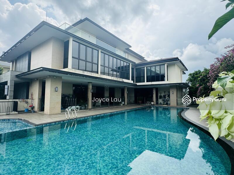 Prop-GPT: Bungalow - Good Class: D21  Contemporary Good Class Bungalow, exclusive address! Ideal for multi-generation, view to impress!