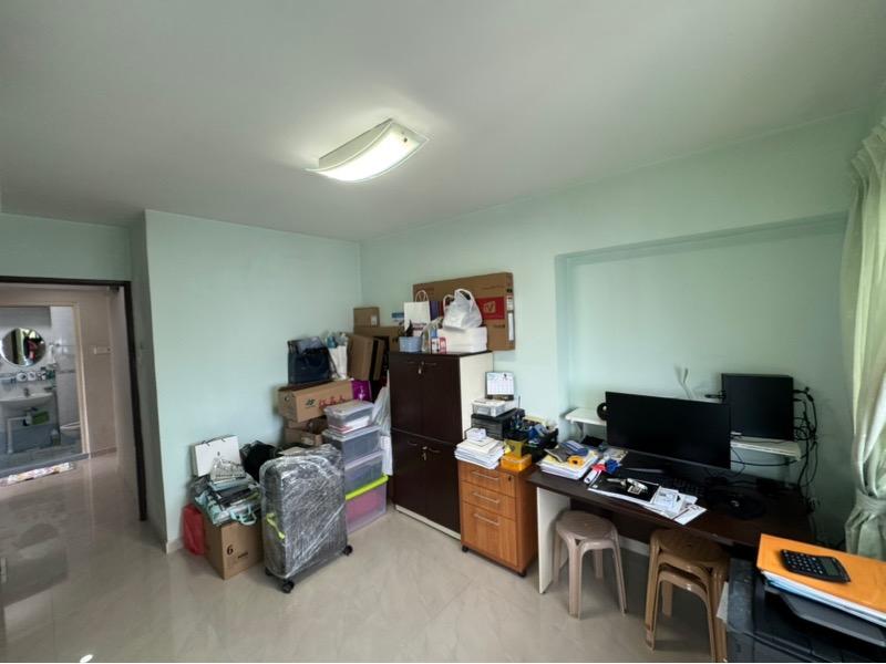 HDB Apartment for Sale, 621 Bukit Batok Central HDB Apartment For Sale, $899,000, 3 Bed 2 Bath 1,184 sqft $759.00 psf, SGD 899,000 | 99-year Leasehold