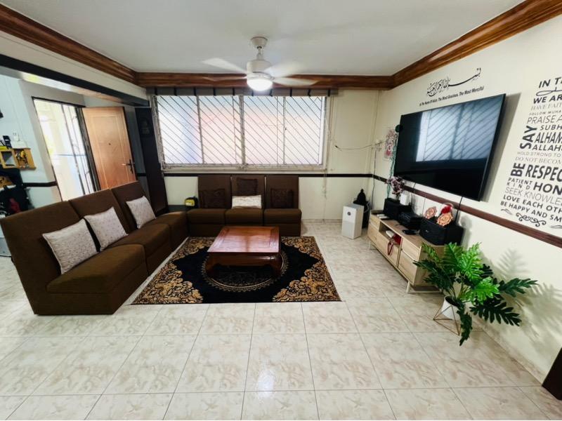 Prop-GPT: HDB Apartment: D27 Yishun 757 Yishun Street 72