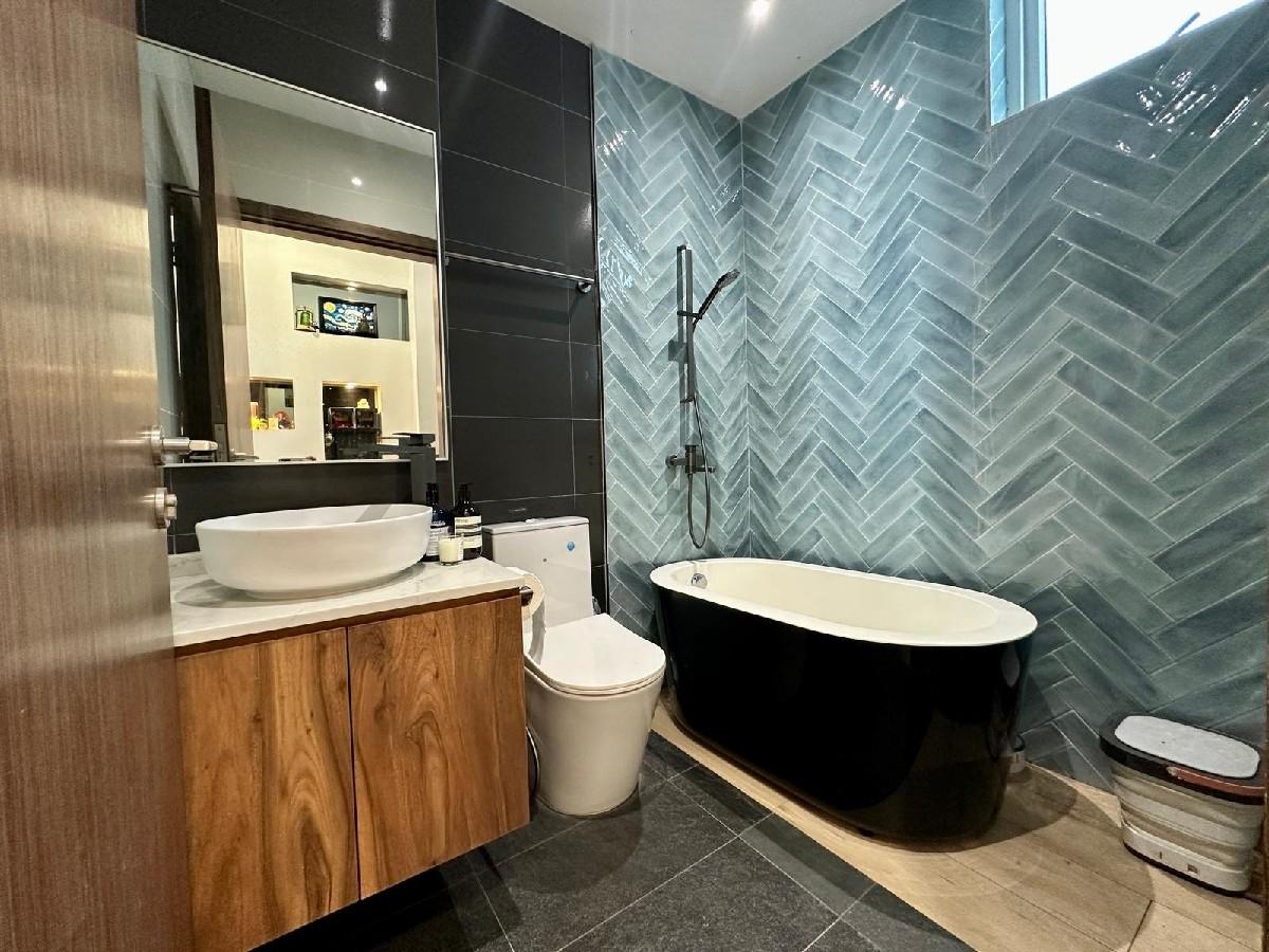 Condominium for Sale, Suites @ East Coast Condominium For Sale, $1,395,000, 1 Bed 2 Bath 947 sqft $1,473.00 psf, SGD 1,395,000 | Freehold
