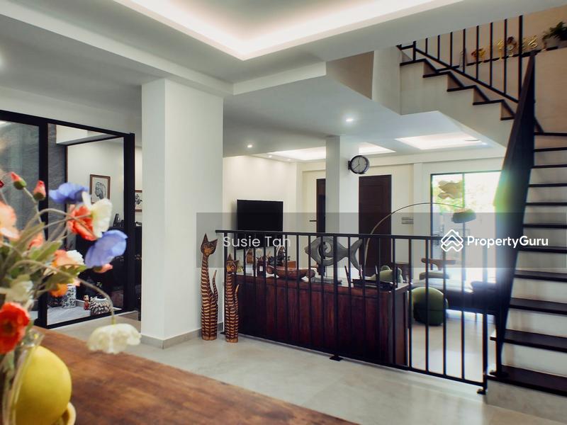 Prop-GPT: Terrace: D20  Renovated 2.5 Storey Terrace at Thomson Hill near Mayflower MRT CHIJ Saint Nicholas School #HLD