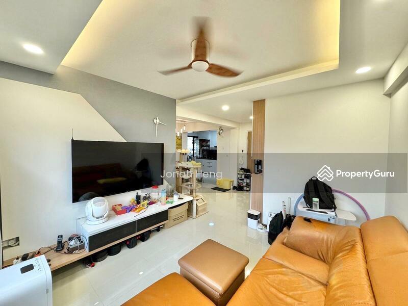 Prop-GPT: HDB Flat: D27  132C Canberra View