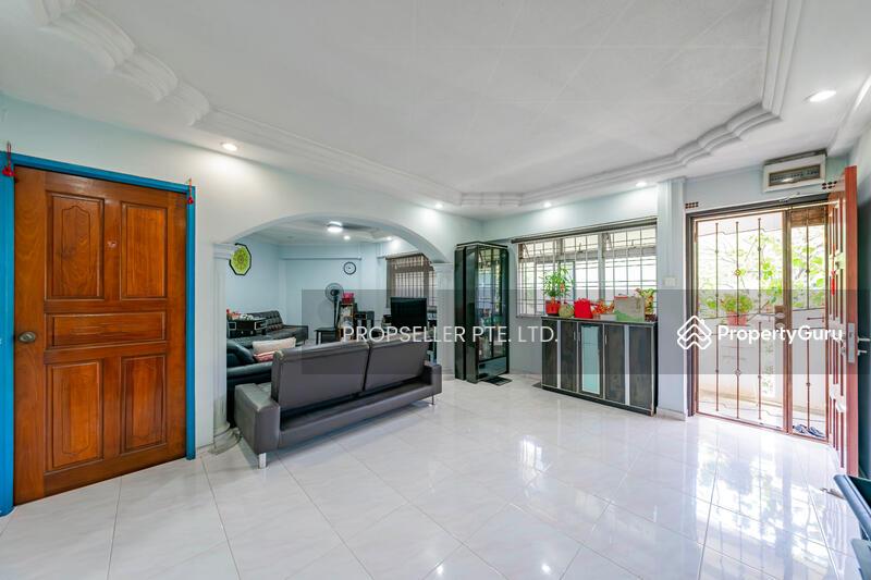 Prop-GPT: HDB Flat: D18  342 Tampines Street 33