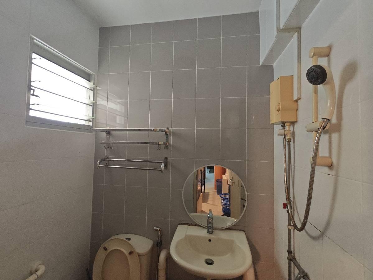 HDB Apartment for Sale, 527 Bedok North Street 3 HDB Apartment For Sale, $868,000, 4 Bed 4 Bath 1,464 sqft $593.00 psf, SGD 868,000 | 99-year Leasehold