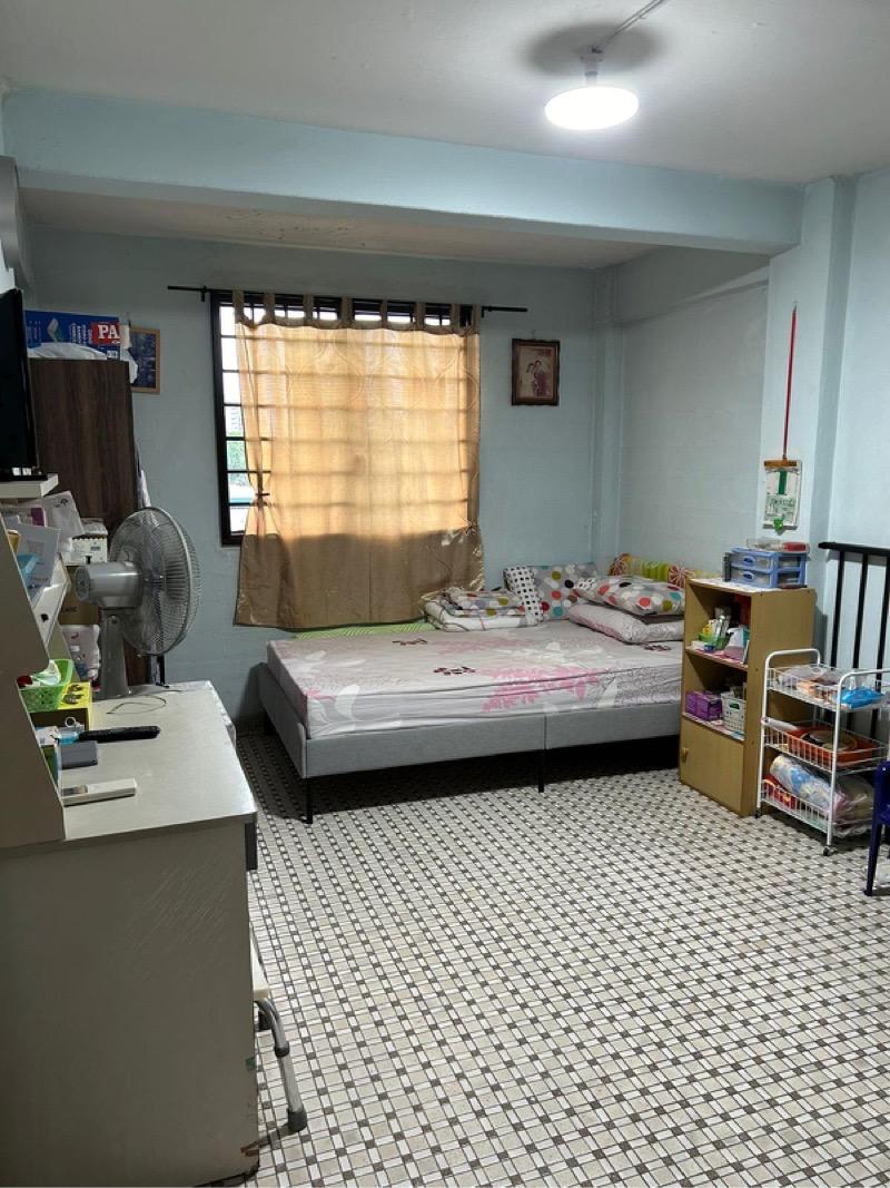 HDB Apartment for Sale, 20 Chai Chee Road HDB Apartment For Sale, $400,000, 2 Bed 1 Bath 807 sqft $496.00 psf, SGD 400,000 | 99-year Leasehold