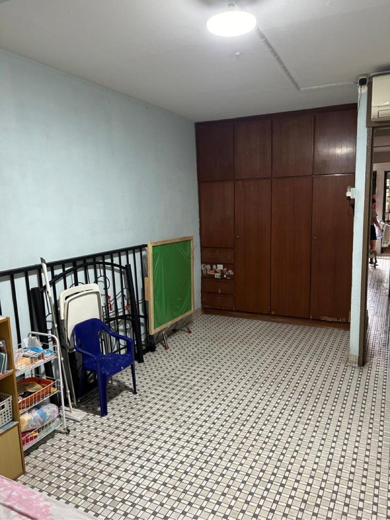 HDB Apartment for Sale, 20 Chai Chee Road HDB Apartment For Sale, $400,000, 2 Bed 1 Bath 807 sqft $496.00 psf, SGD 400,000 | 99-year Leasehold