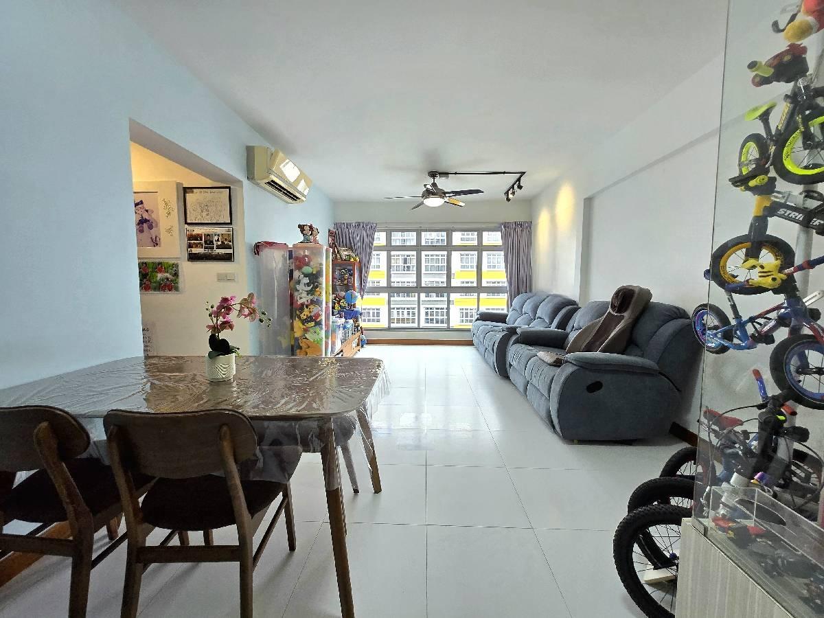 Prop-GPT: HDB Apartment: D19  327B Anchorvale Road