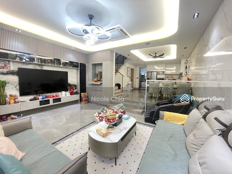 Prop-GPT: Terrace: D25  Century Woods