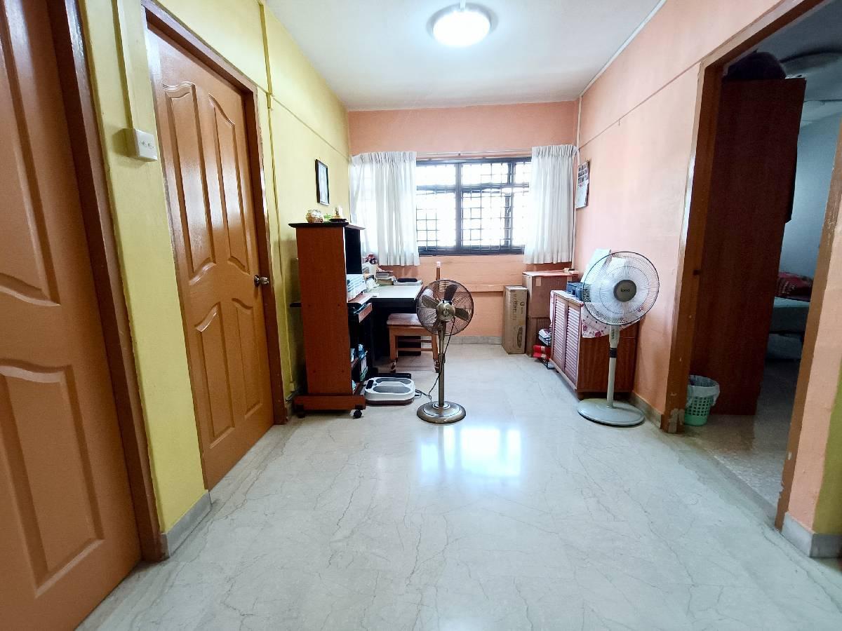 HDB Apartment for Sale, 53 Telok Blangah Drive HDB Apartment For Sale, $820,000, 3 Bed 2 Bath 1,270 sqft $646.00 psf, SGD 820,000 | 99-year Leasehold